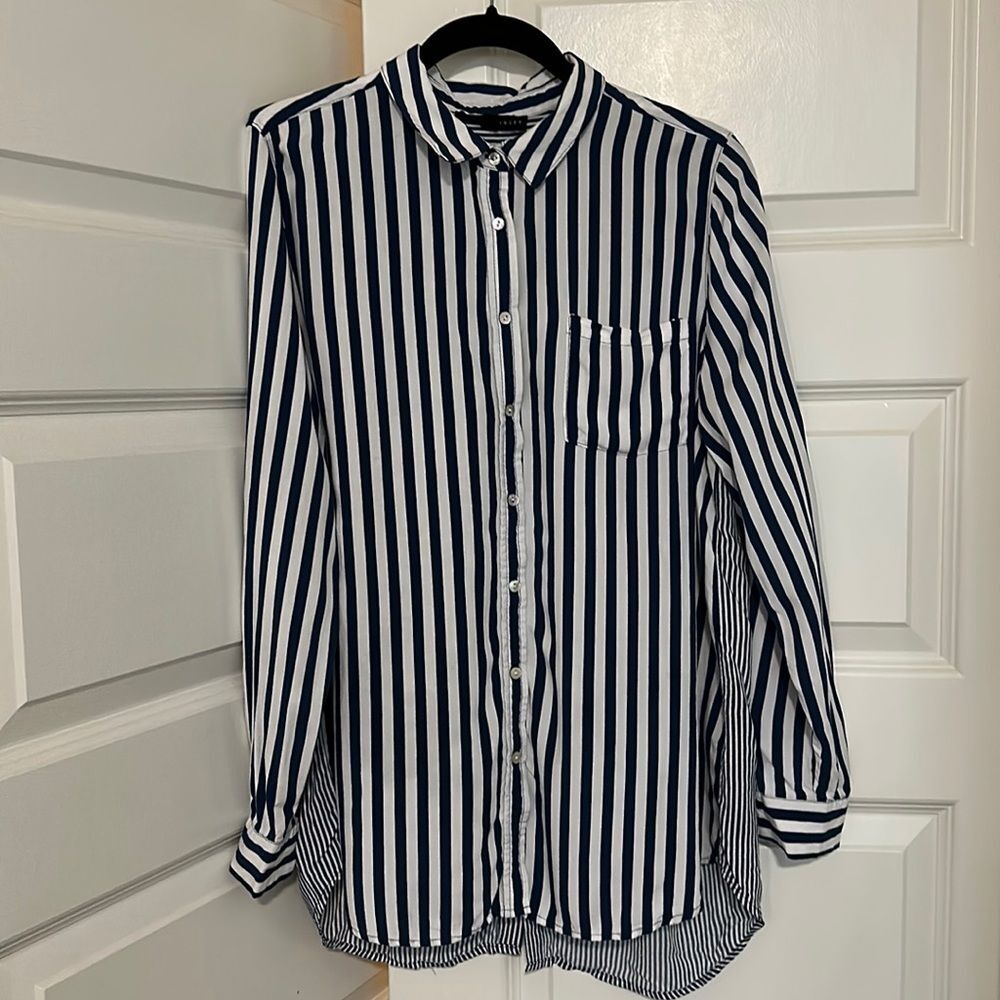 Jane+Delancey Sz L Blue & White Striped Button Up